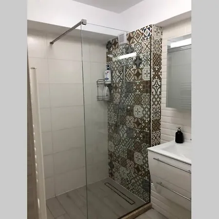 Waves - Beachfront -30m From The Beach Апартаменты Нэводари