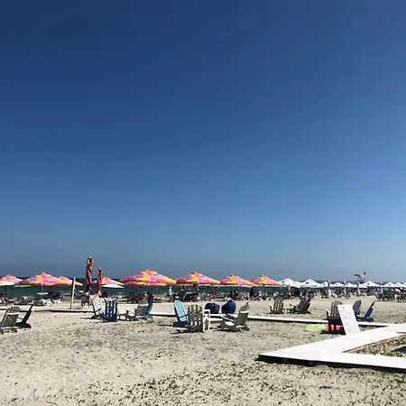Апартаменты Waves - Beachfront -30m From The Beach