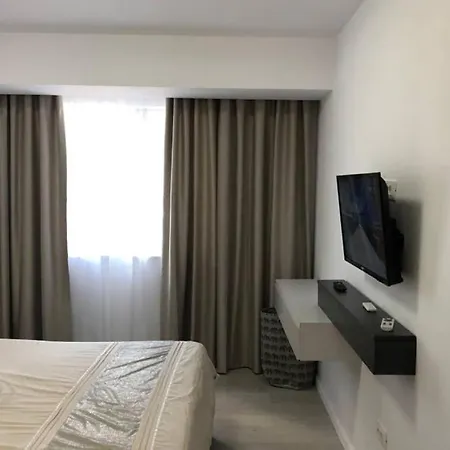 Апартаменты Waves - Beachfront -30m From The Beach