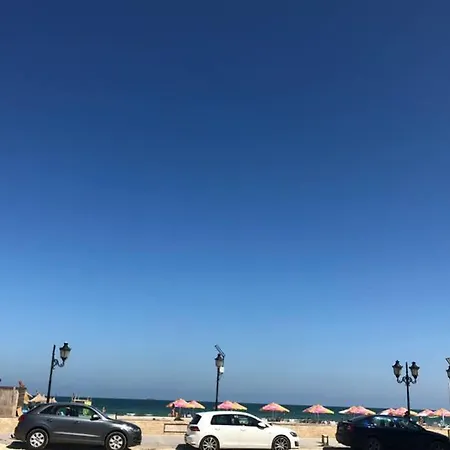 Апартаменты Waves - Beachfront -30m From The Beach Нэводари